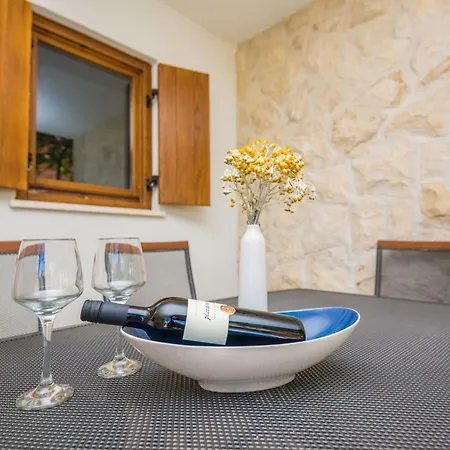 Malcic 1 By Interhome Apartmán *