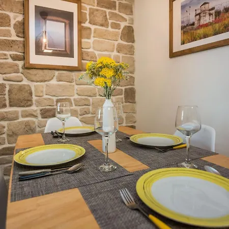 Malcic 1 By Interhome Apartament Vir